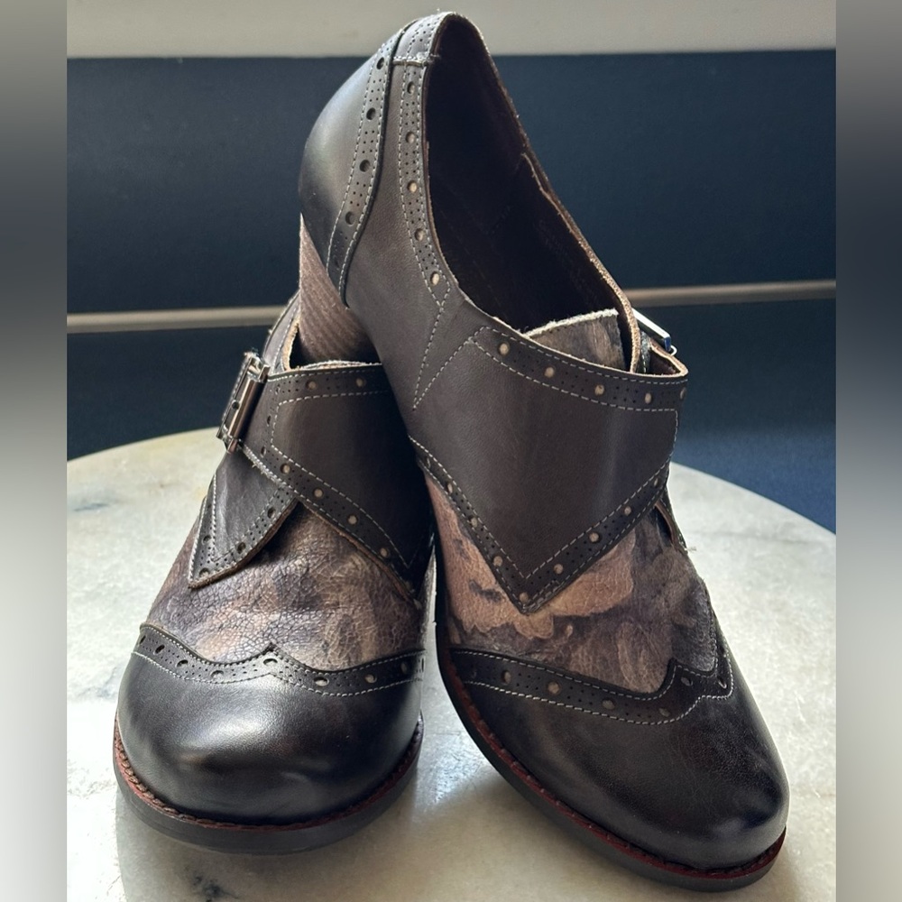 L’ARTISTE Gray Leather Spring Step renaissance Buckle Clog Velcro Sz 39/ 8-8.5